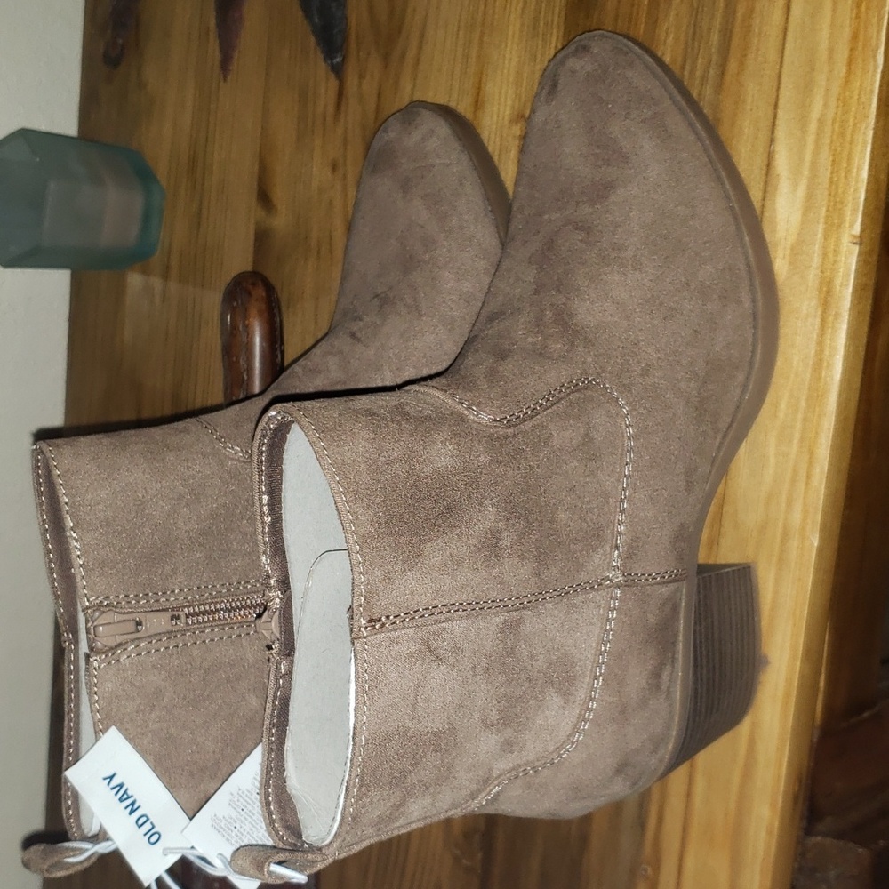 Heeled boots